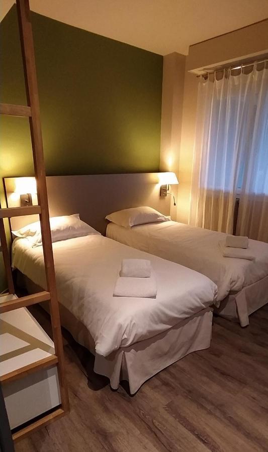 Hotel Le Corbusson Saint-Berthevin Buitenkant foto