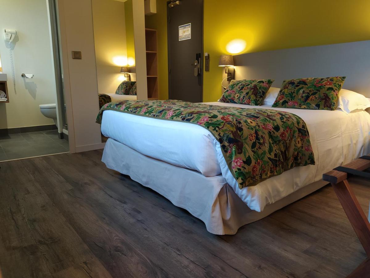 Hotel Le Corbusson Saint-Berthevin Buitenkant foto