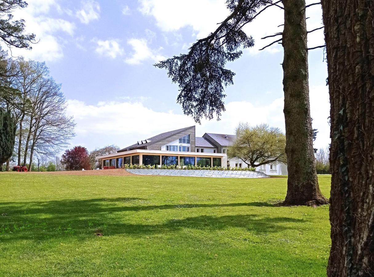 Hotel Le Corbusson Saint-Berthevin Buitenkant foto