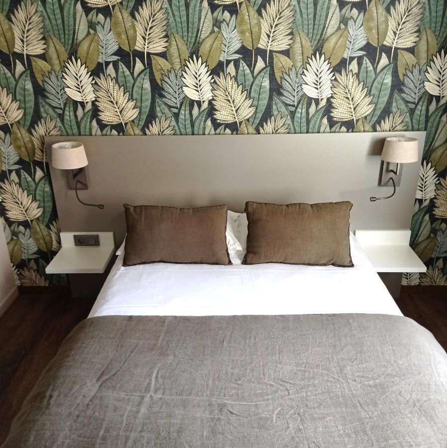 Hotel Le Corbusson Saint-Berthevin Buitenkant foto