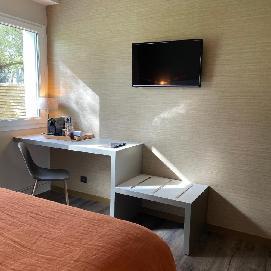 Hotel Le Corbusson Saint-Berthevin Buitenkant foto