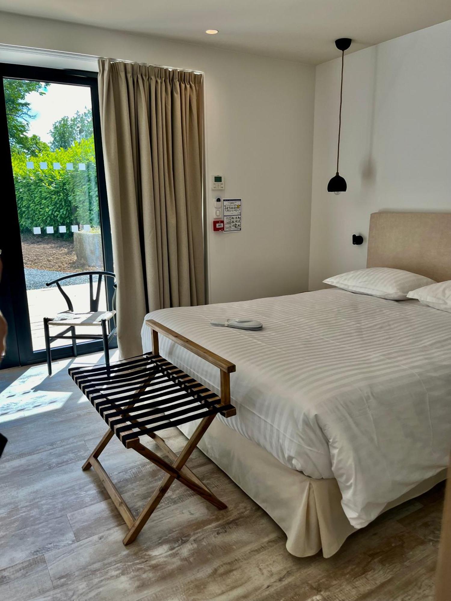 Hotel Le Corbusson Saint-Berthevin Buitenkant foto