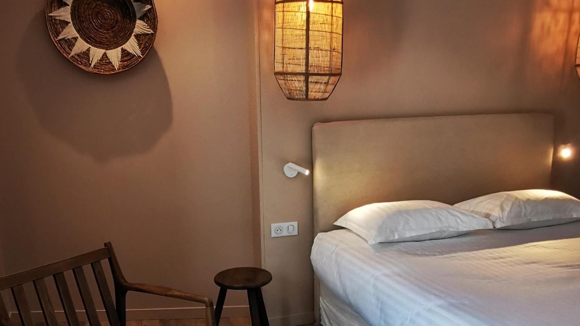 Hotel Le Corbusson Saint-Berthevin Buitenkant foto